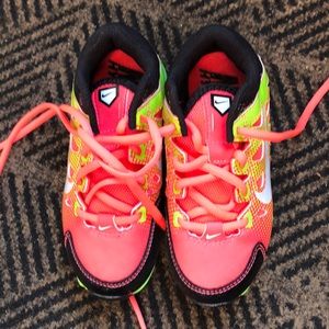 Youth base ball cleats